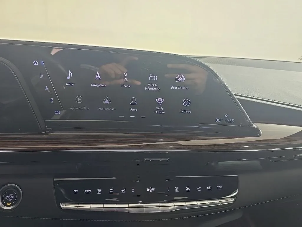 2024 Cadillac Escalade Luxury photo 8