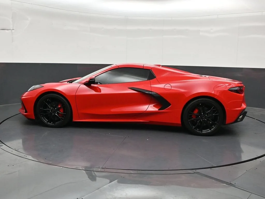 2025 Chevrolet Corvette Stingray 1LT photo 2