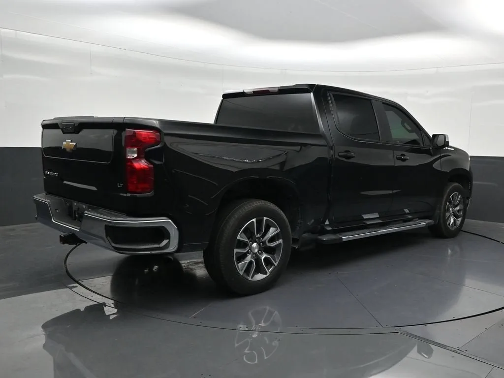 2024 Chevrolet Silverado 1500 LT photo 5