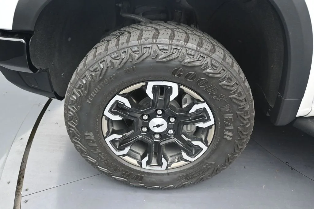2024 Chevrolet Silverado 1500 ZR2 photo 9