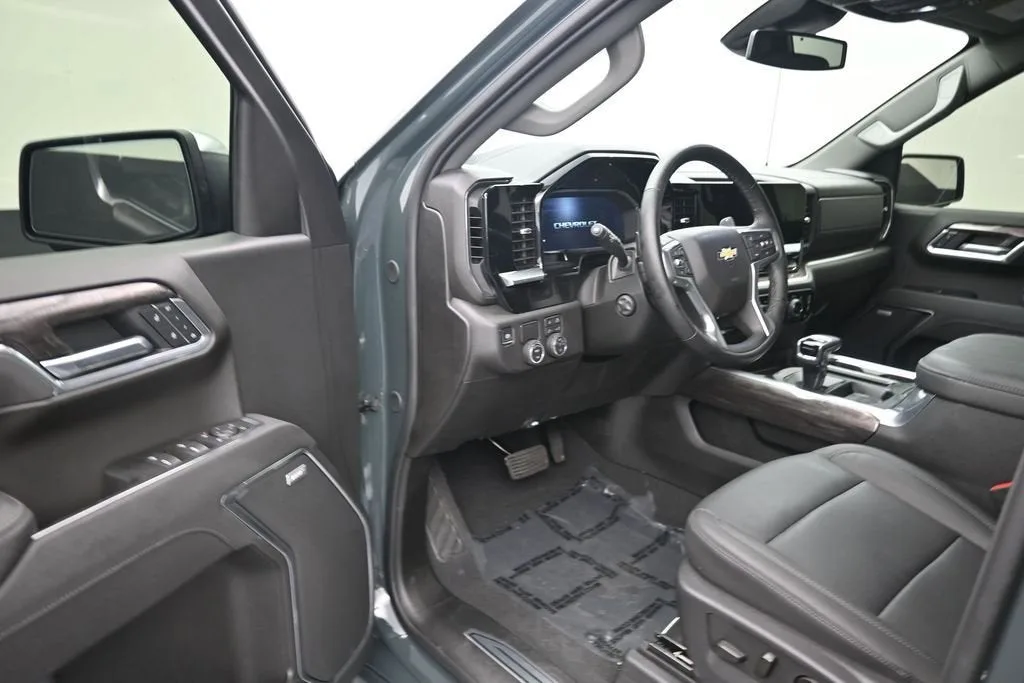 2026 Chevrolet Silverado 1500 LTZ photo 10