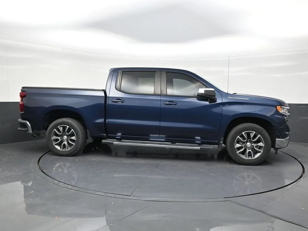 2023 Chevrolet Silverado 1500 LT photo 6