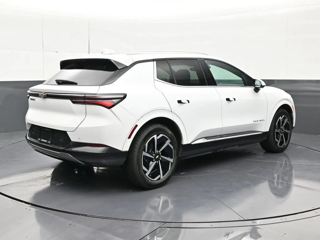 2025 Chevrolet Equinox EV LT photo 5