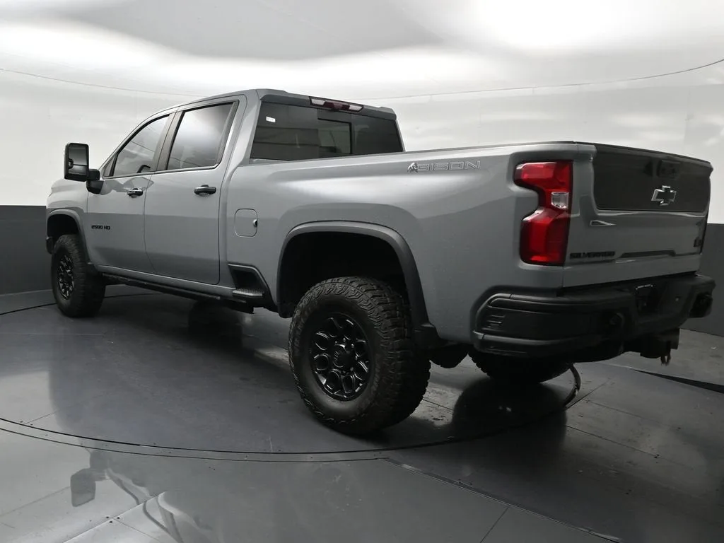 2024 Chevrolet Silverado 2500 HD ZR2 photo 3