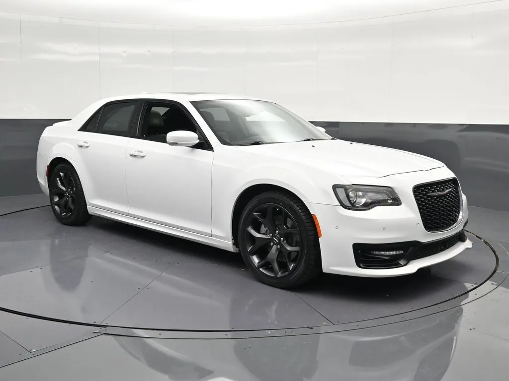 2023 Chrysler 300 S photo 5