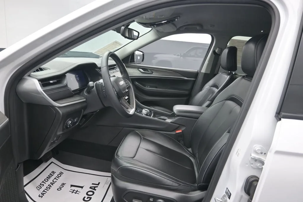2024 Jeep Grand Cherokee Limited photo 10