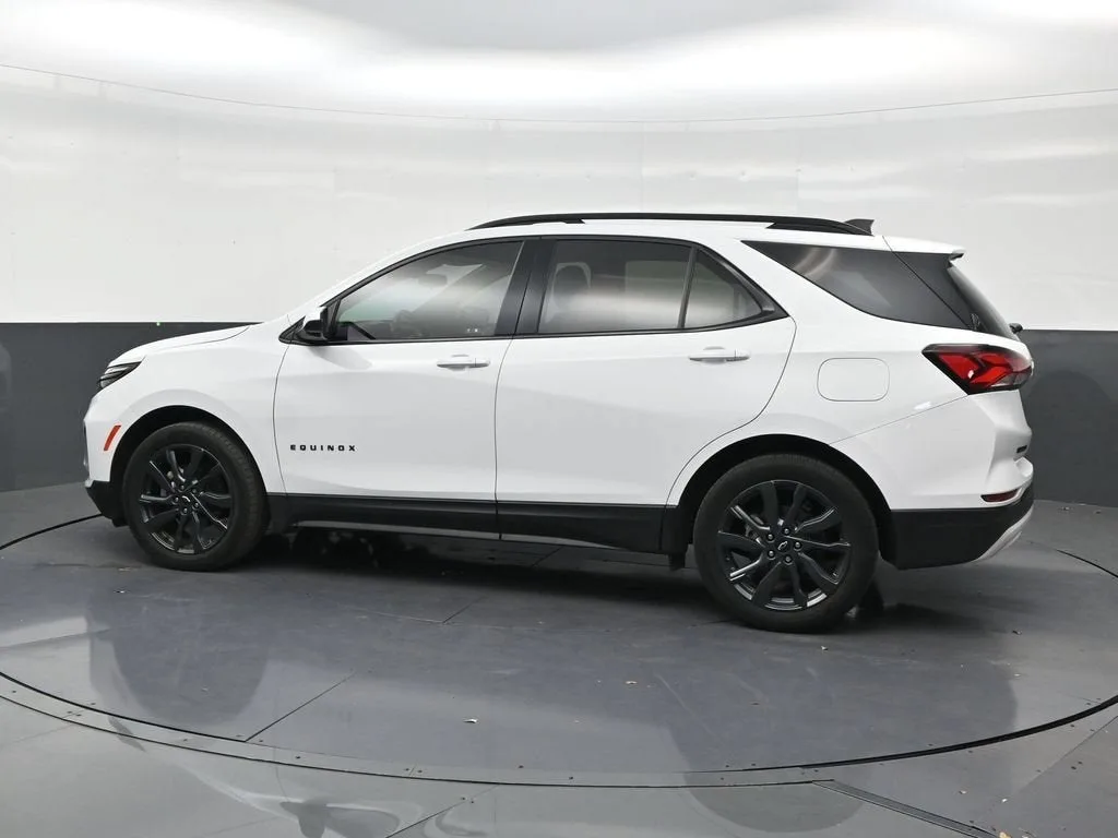 2024 Chevrolet Equinox RS photo 2
