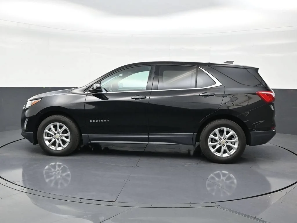 2019 Chevrolet Equinox LT photo 2