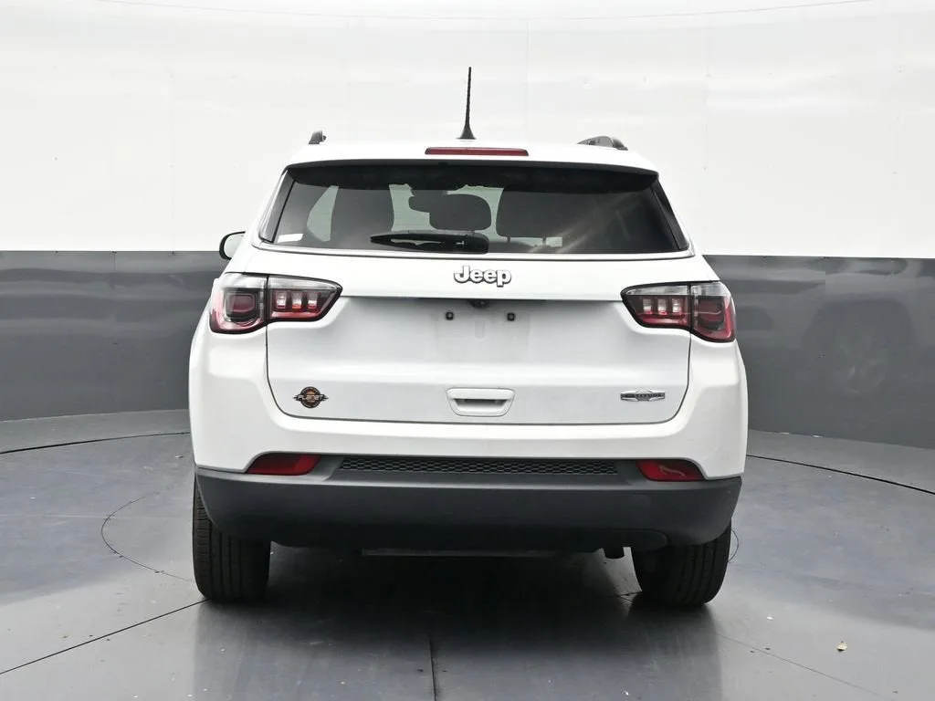 2022 Jeep Compass Latitude photo 4