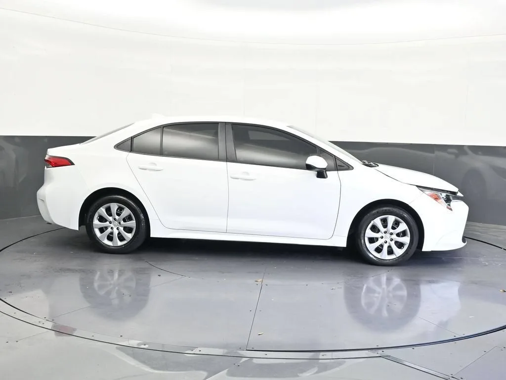 2021 Toyota Corolla LE photo 7
