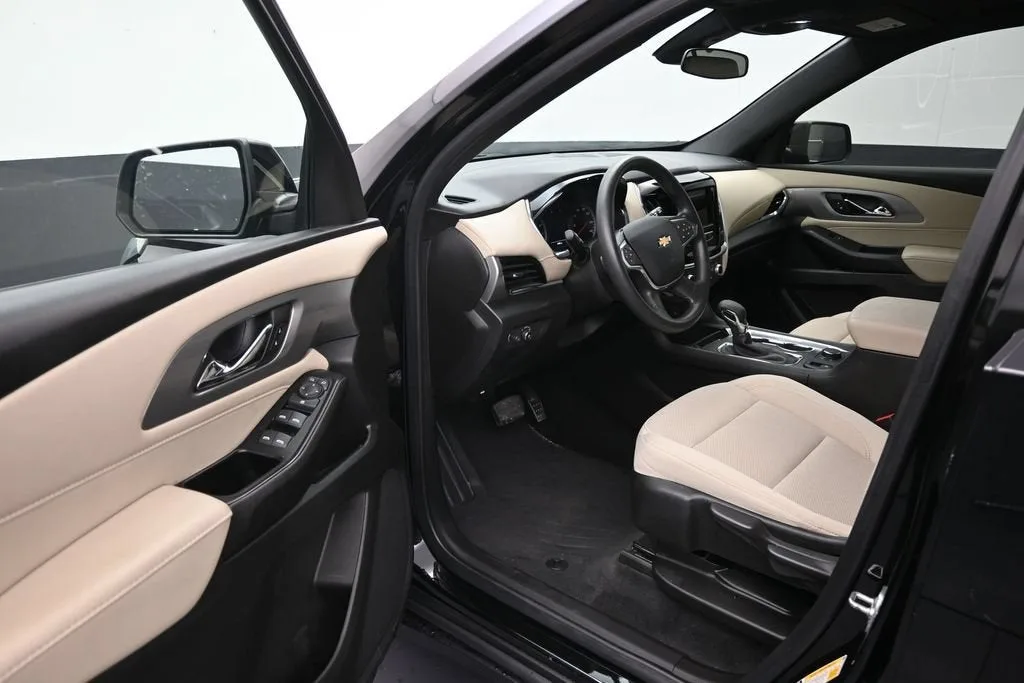 2022 Chevrolet Traverse LS photo 10