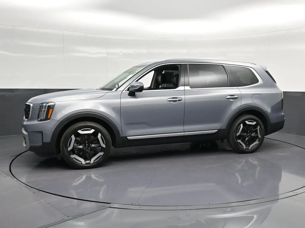 2025 Kia Telluride EX photo 7