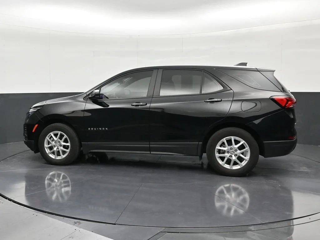 2024 Chevrolet Equinox LS photo 2