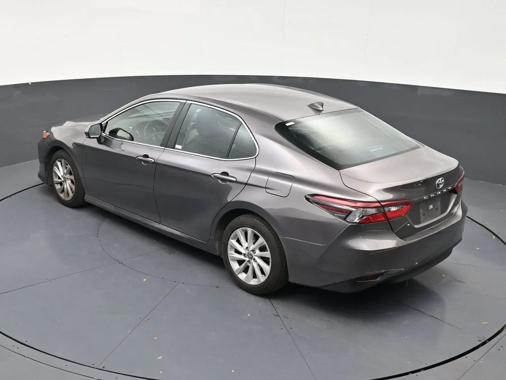 2022 Toyota Camry LE photo 14