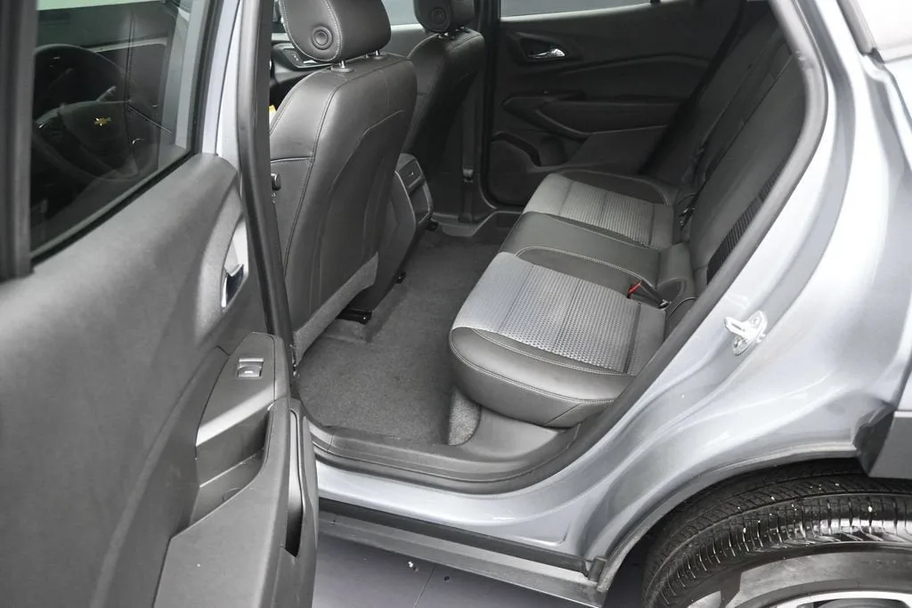 2025 Chevrolet Trax LT photo 11