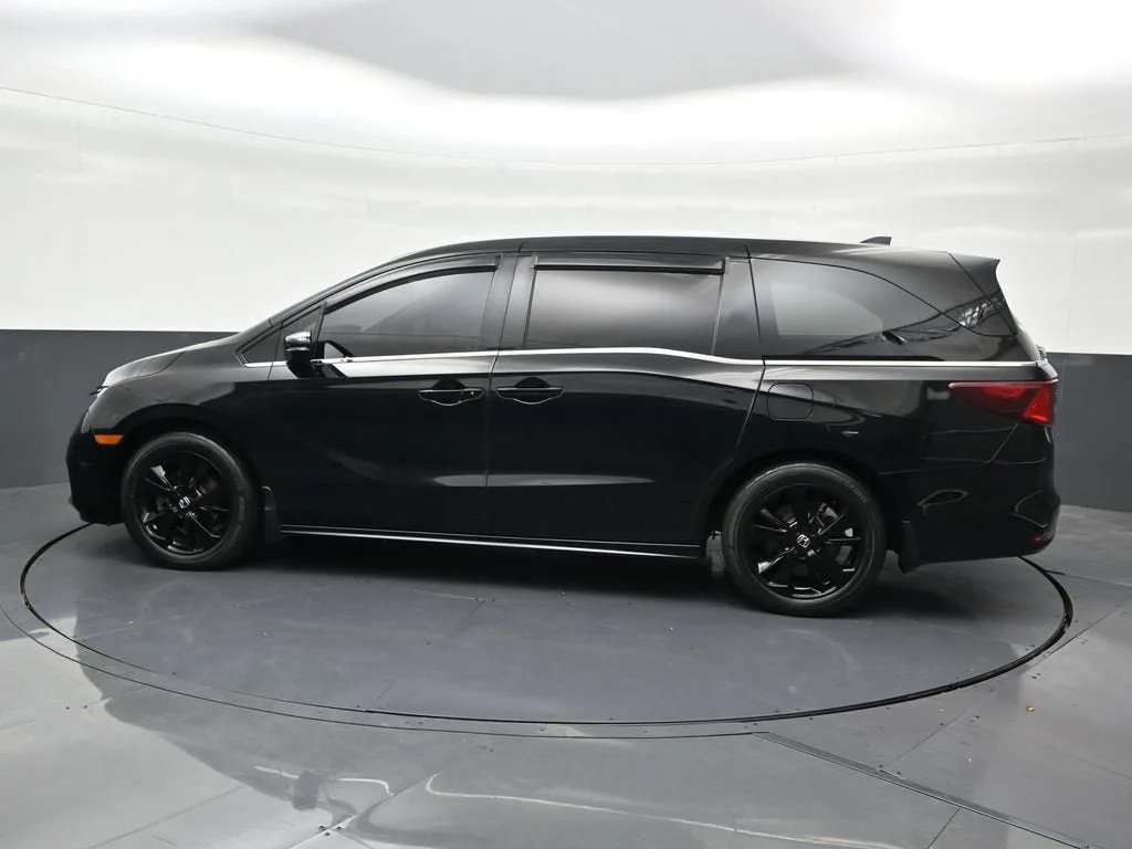 2024 Honda Odyssey Sport photo 2