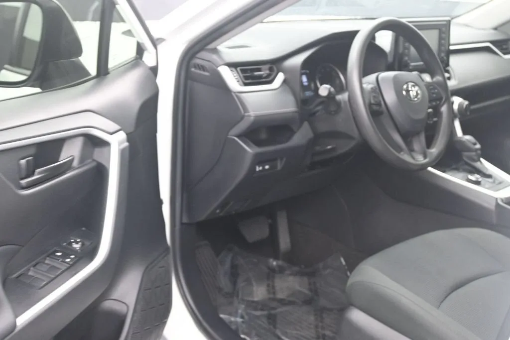 2022 Toyota RAV4 Hybrid LE photo 11
