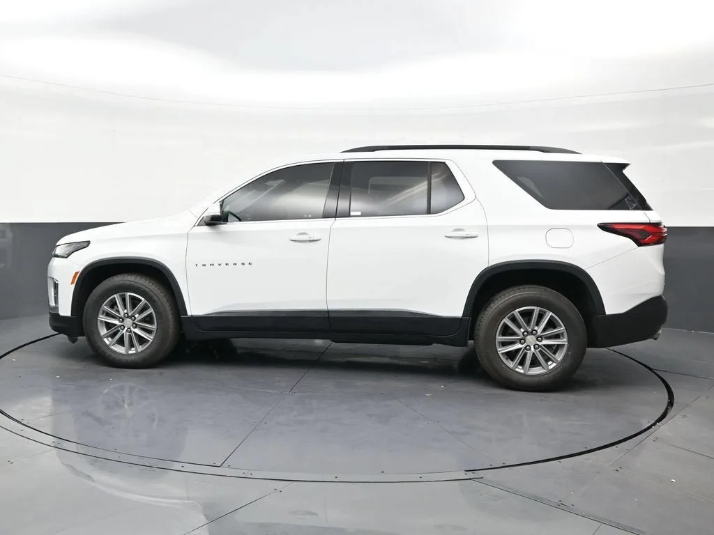 2024 Chevrolet Traverse Limited LT Cloth photo 2