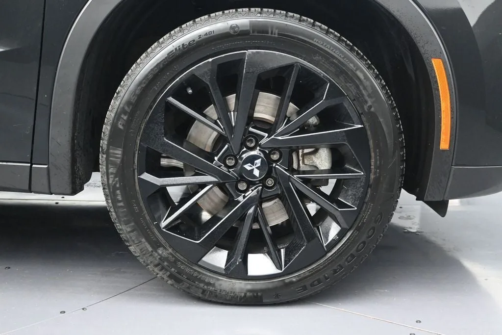 2023 Mitsubishi Outlander SE photo 9