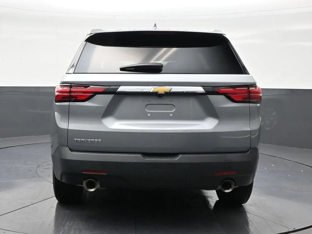 2023 Chevrolet Traverse LS photo 4