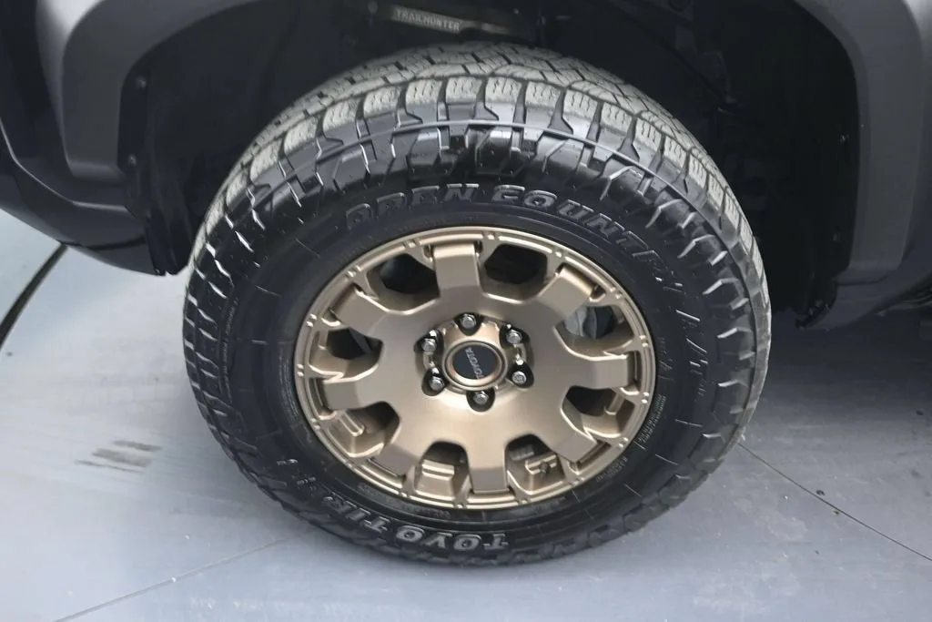 2025 Toyota 4Runner Hybrid TRD Off Road photo 9