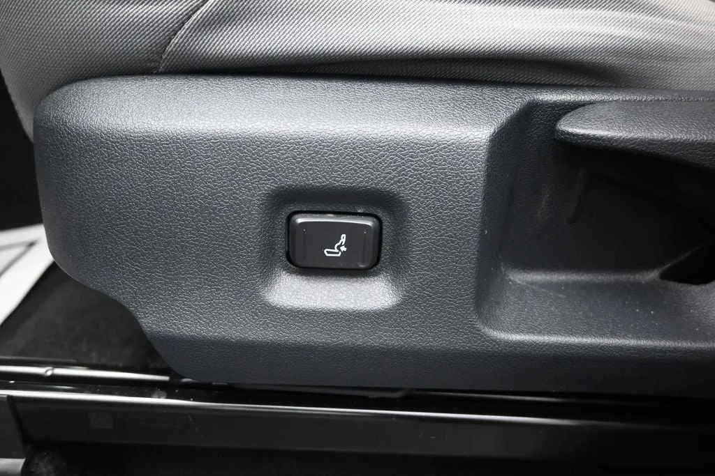 2025 Toyota Tacoma SR5 photo 11