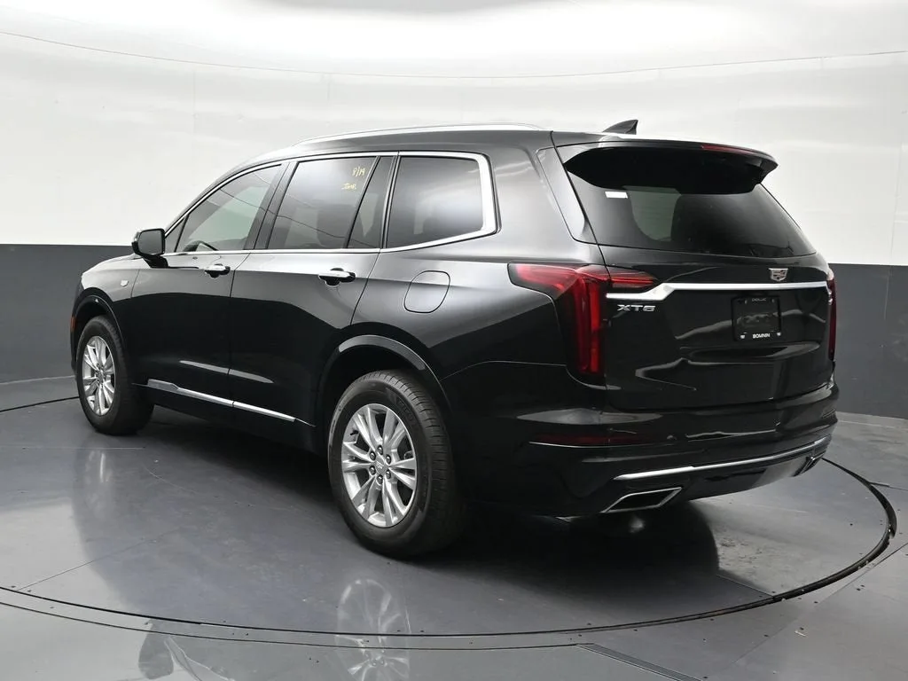 2025 Cadillac XT6 Luxury photo 3
