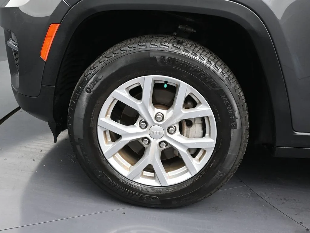 2023 Jeep Grand Cherokee Limited 4x2 photo 9