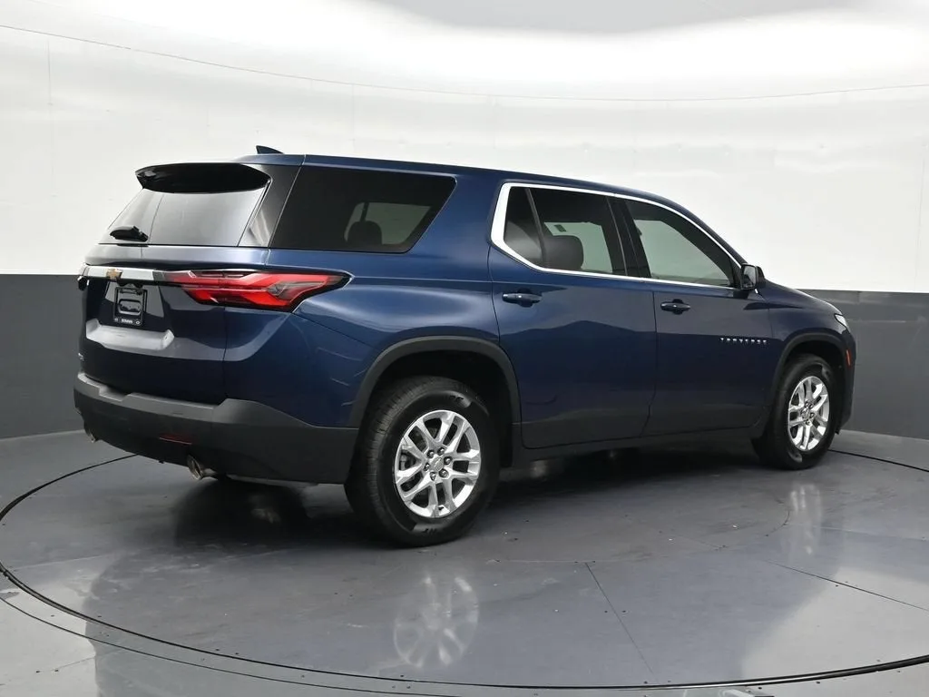 2023 Chevrolet Traverse LS photo 5