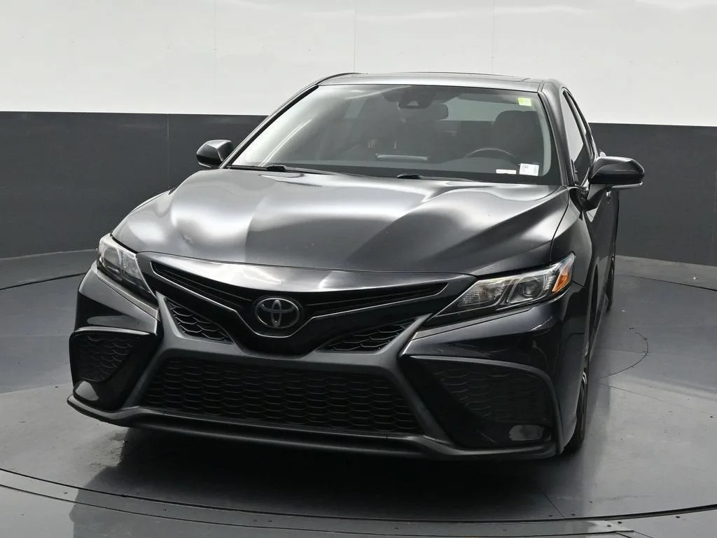 2022 Toyota Camry SE photo 9