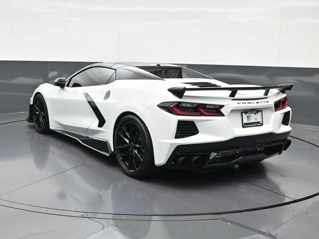 2025 Chevrolet Corvette Stingray 2LT photo 3