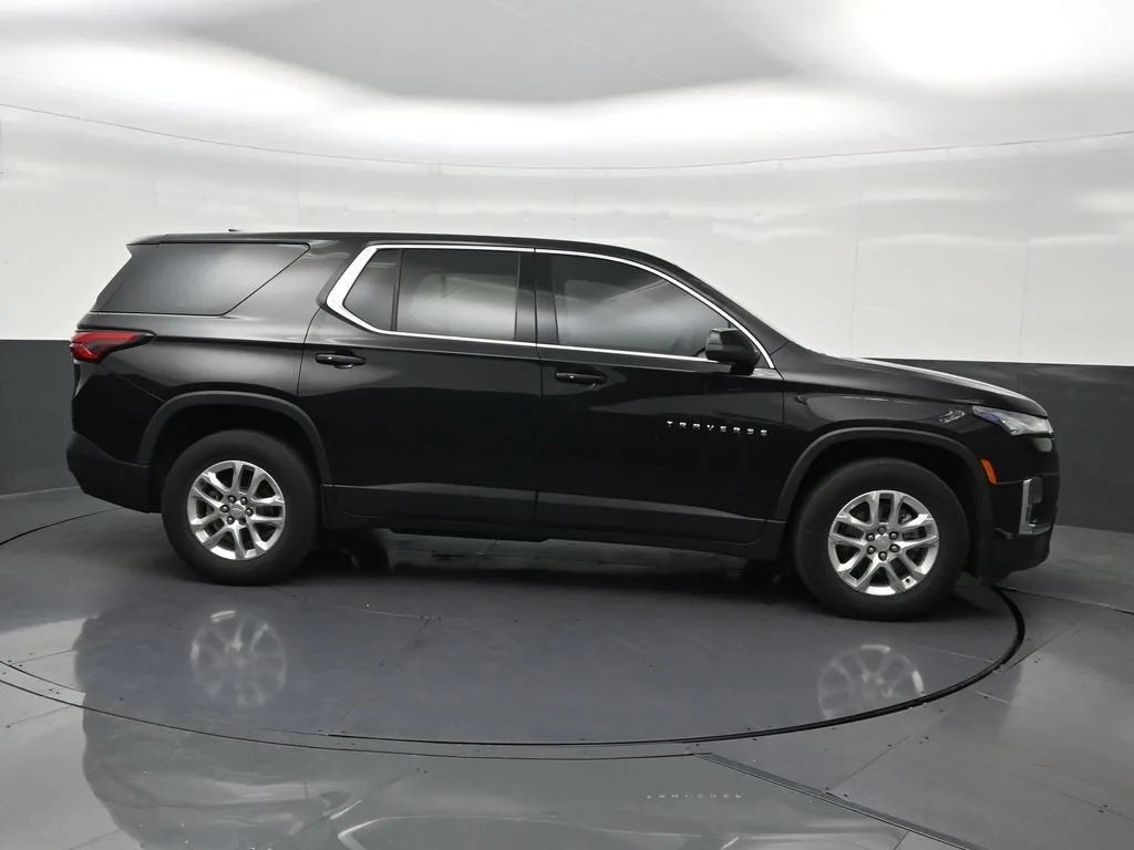 2023 Chevrolet Traverse LS photo 7