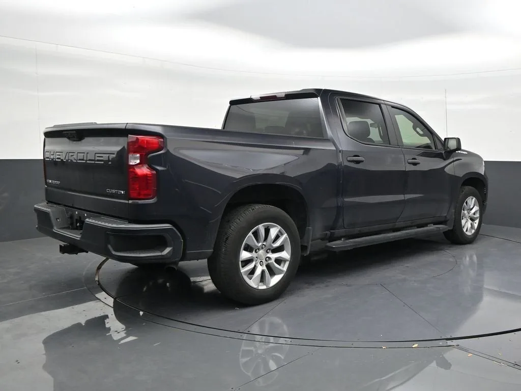 2023 Chevrolet Silverado 1500 Custom photo 5