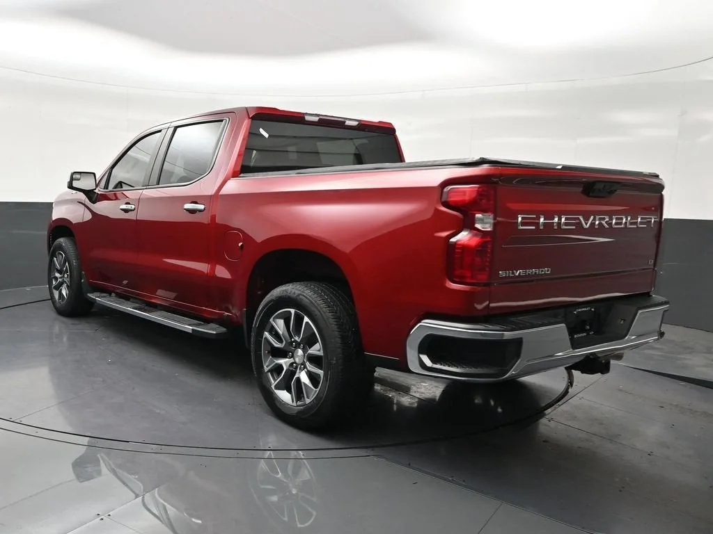 2024 Chevrolet Silverado 1500 LT photo 3