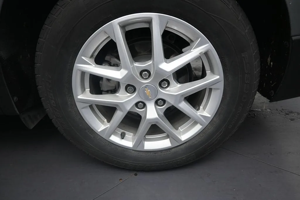 2023 Chevrolet Equinox LS photo 10