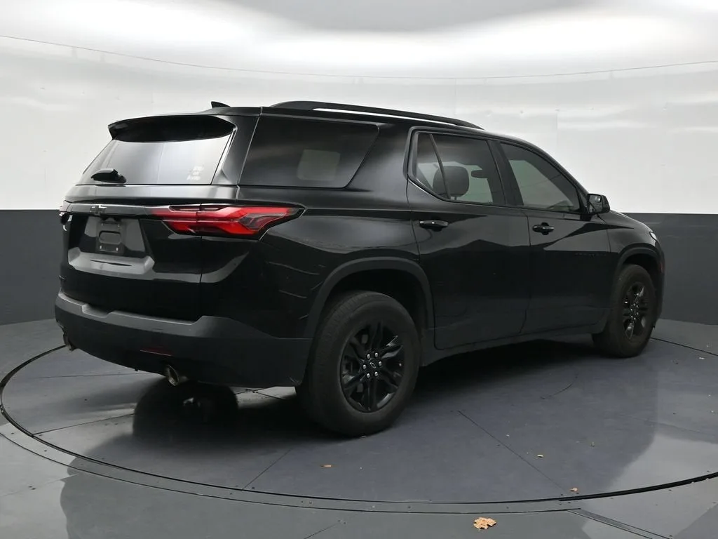 2023 Chevrolet Traverse LS photo 5