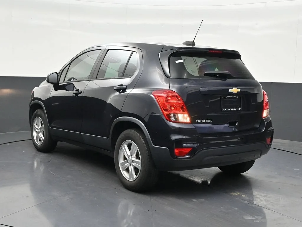 2022 Chevrolet Trax LS photo 3