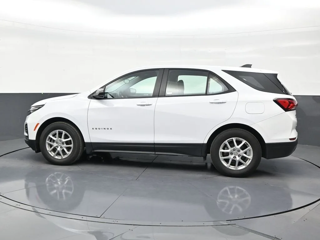 2024 Chevrolet Equinox LS photo 2