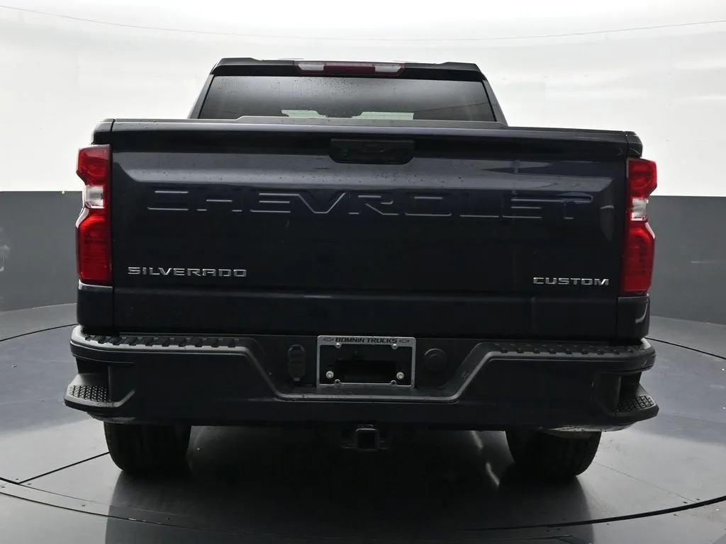 2023 Chevrolet Silverado 1500 Custom photo 4