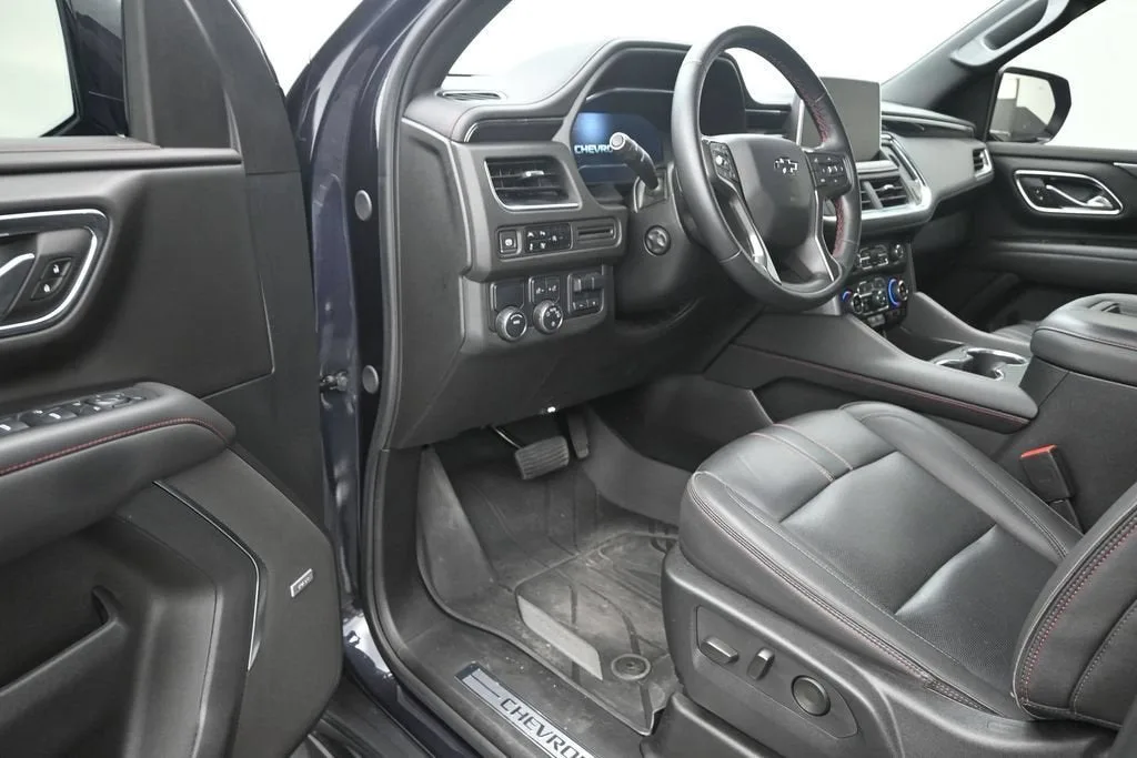 2024 Chevrolet Suburban RST photo 10