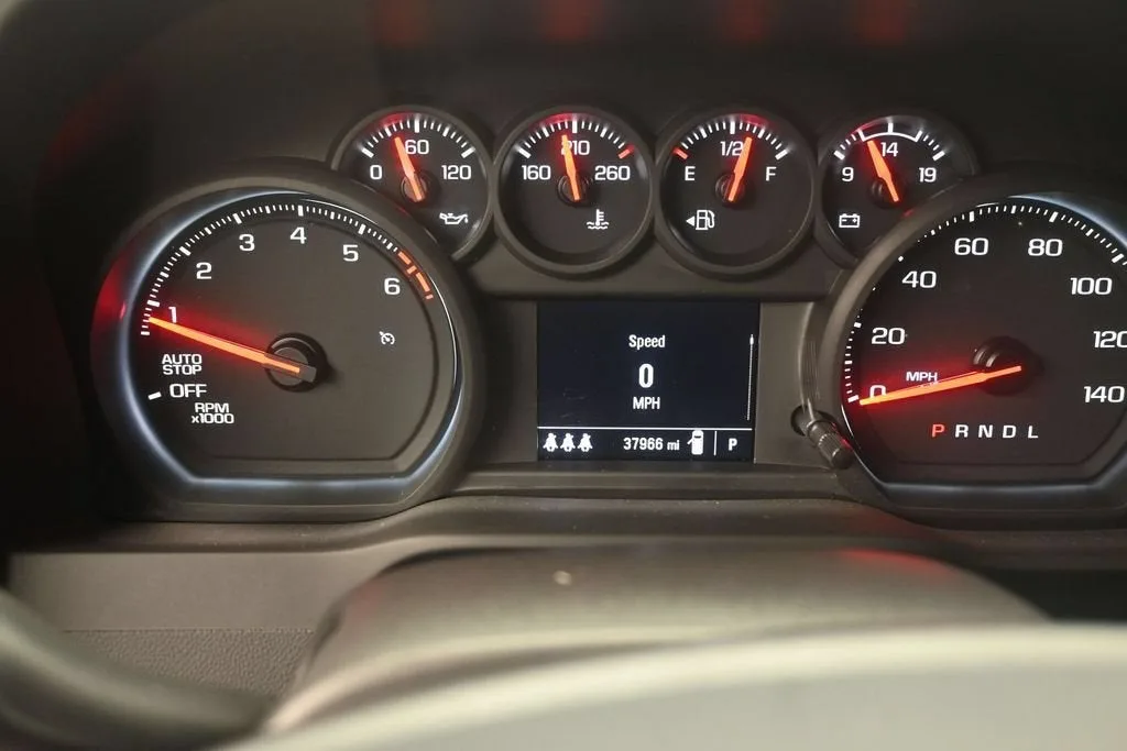 2025 Chevrolet Silverado 1500 Custom photo 11