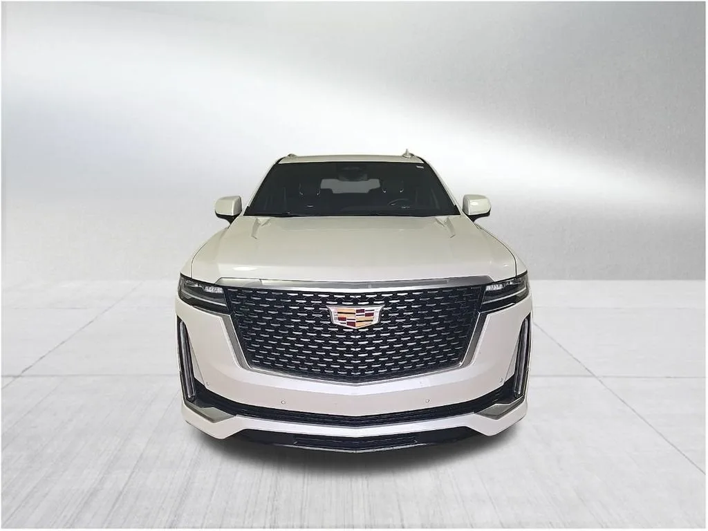 2024 Cadillac Escalade Luxury photo 3
