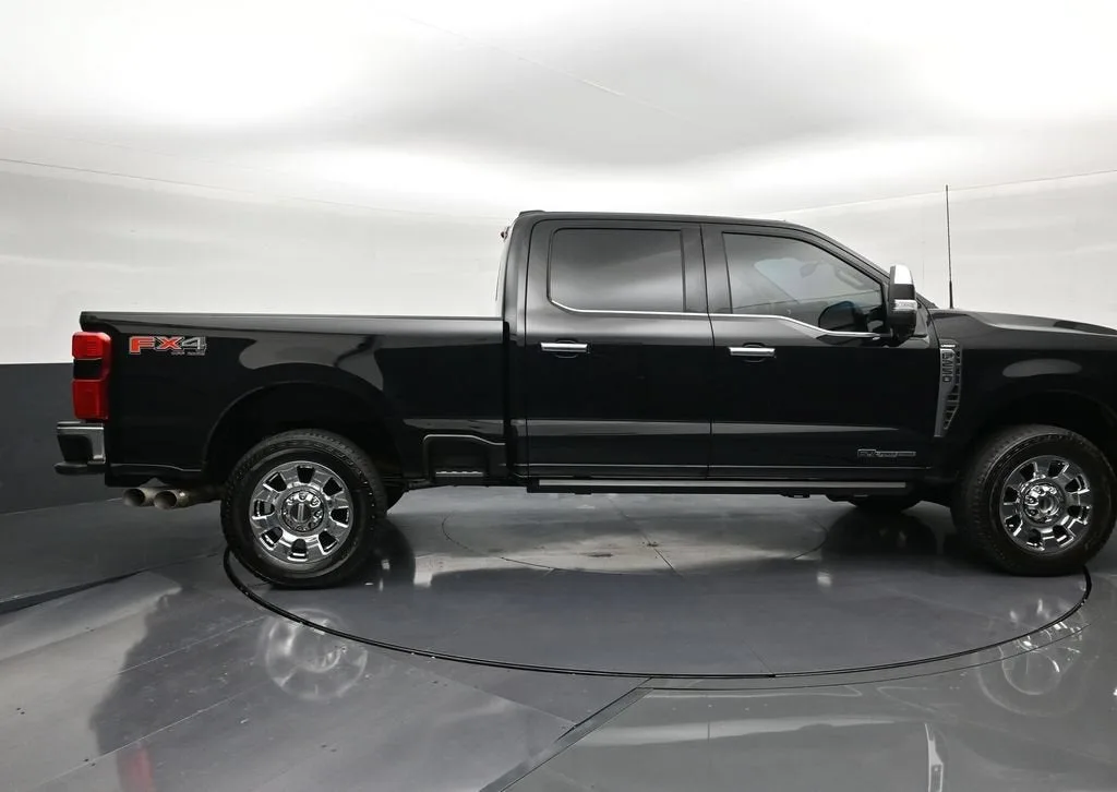 2025 Ford F-250 LARIAT photo 6