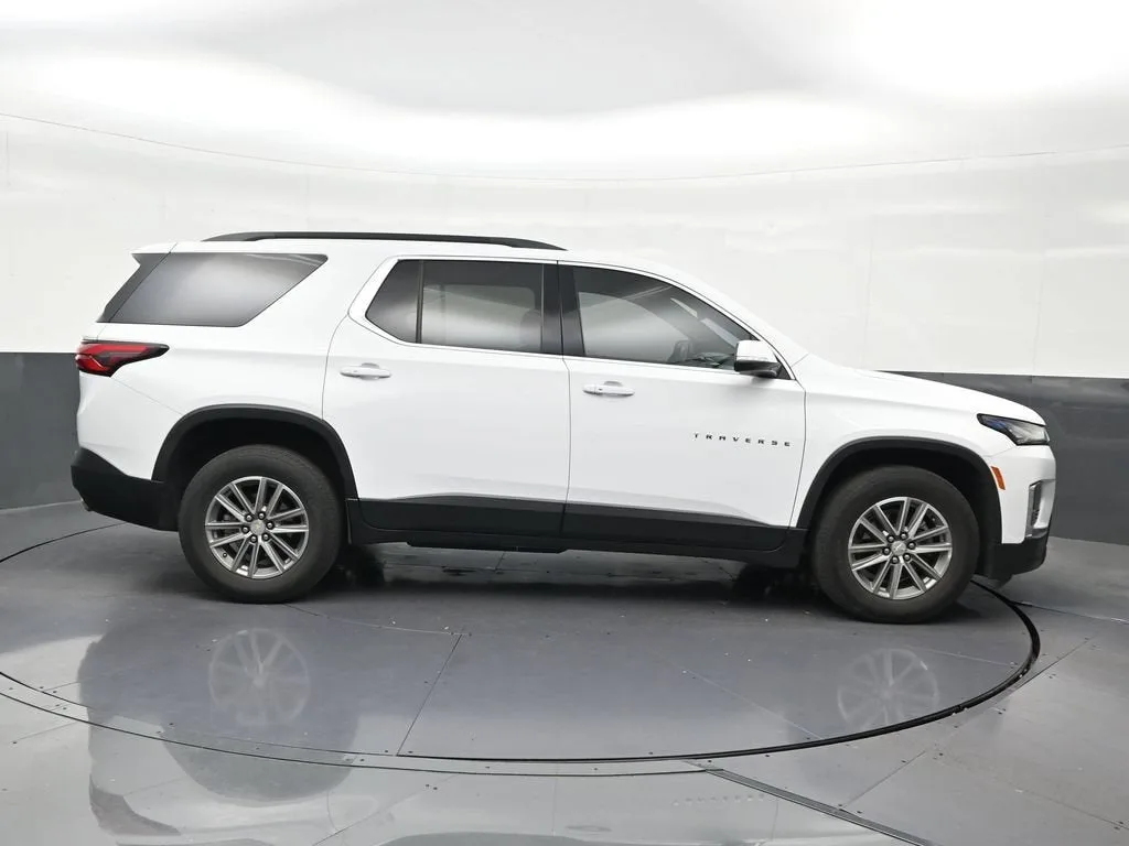 2023 Chevrolet Traverse LT Cloth photo 7