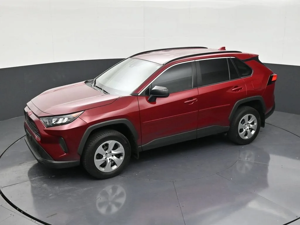 2021 Toyota RAV4 LE photo 12