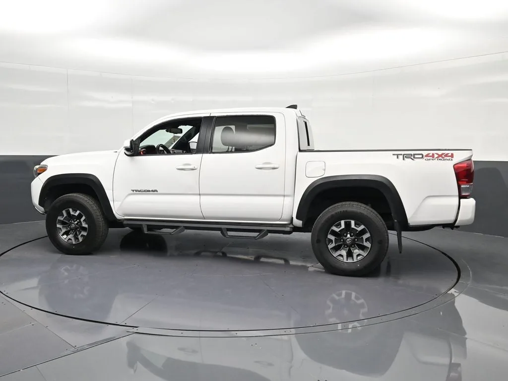 2018 Toyota Tacoma TRD Off-Road V6 photo 8