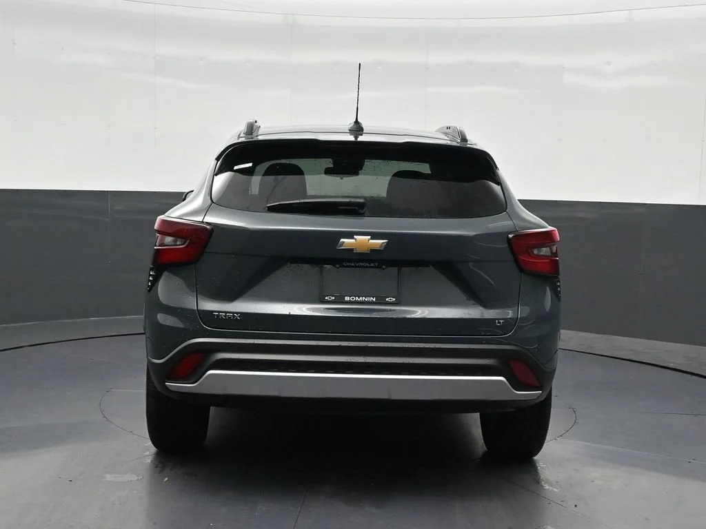 2025 Chevrolet Trax LT photo 4
