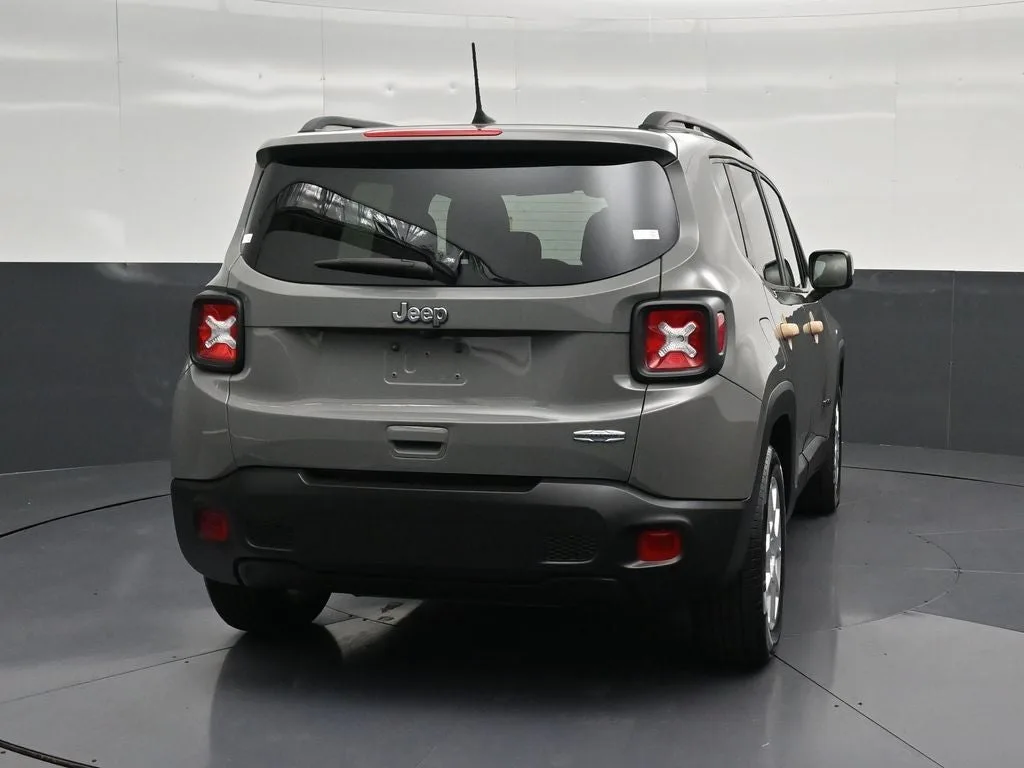 2020 Jeep Renegade Latitude photo 2