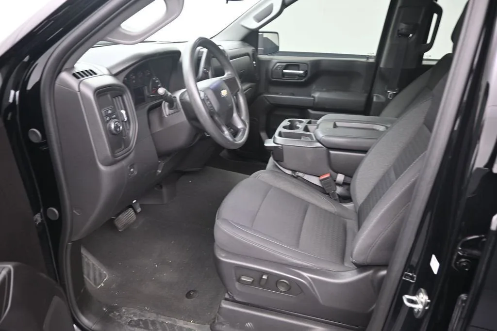 2024 Chevrolet Silverado 1500 Custom photo 10