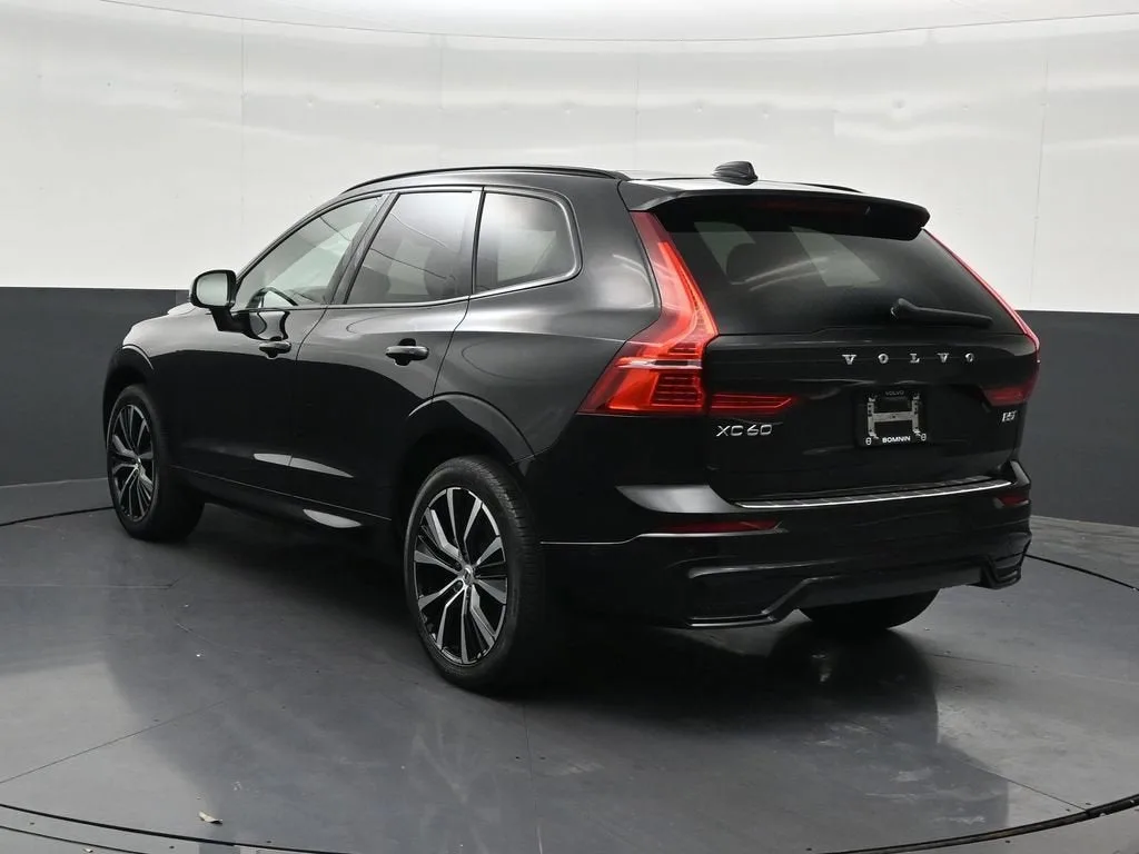 2024 Volvo XC60 B5 Plus Dark Theme photo 3